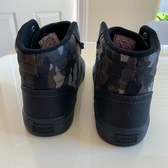 NWT- LEVI'S  MENS HIGH TOP FASHION SNEAKERS - Picture 5 of 7